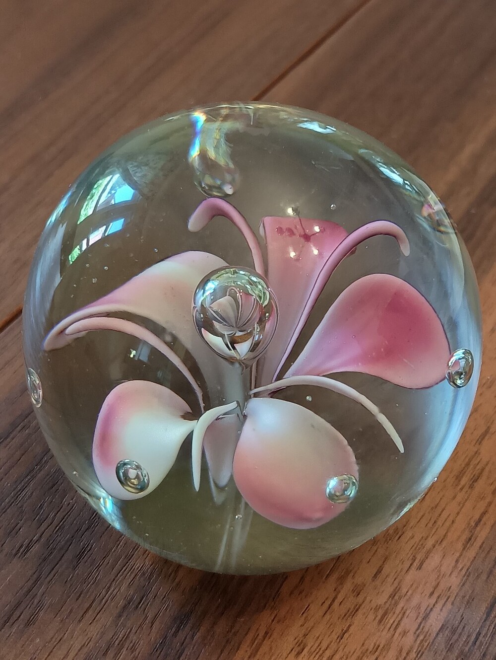 Gorgeous pink flower controlled bubble paperweight
